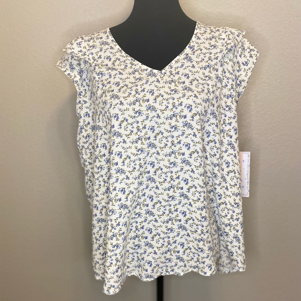 NWT Sweet Rain floral top